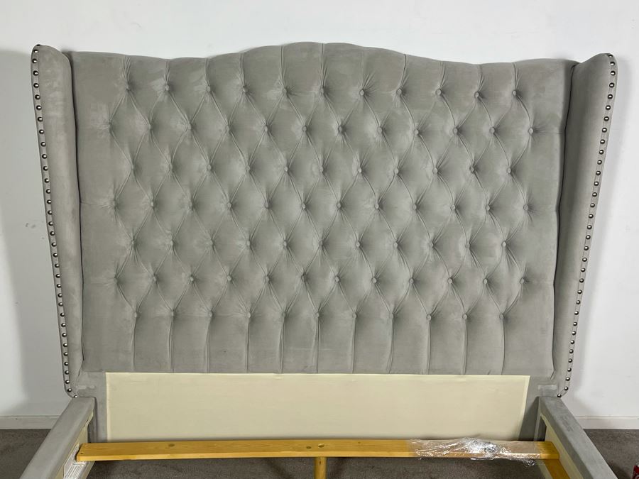 Queen Size Contemporary Tufted Headboard Bed With Silver Tone Nailhead Trim (HE) [Photo 5]