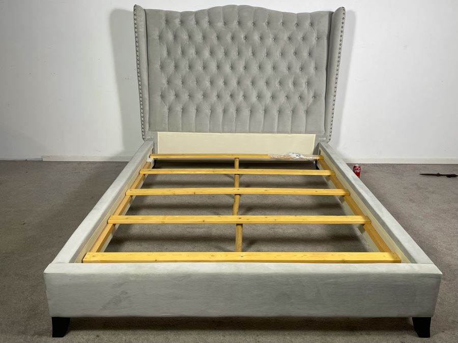 Queen Size Contemporary Tufted Headboard Bed With Silver Tone Nailhead Trim (HE) [Photo 4]