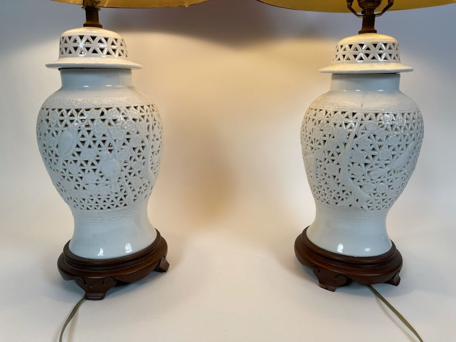 Pair Of White Chinoiserie Table Lamps 29H [Photo 2]