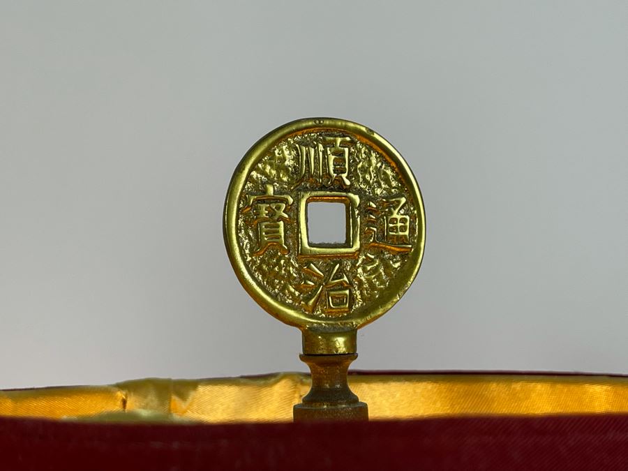 Pair Of White Chinoiserie Table Lamps 29H [Photo 5]