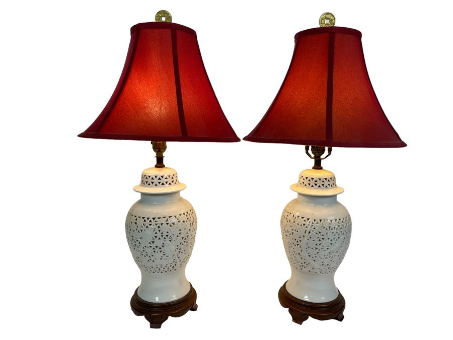 Pair Of White Chinoiserie Table Lamps 29H