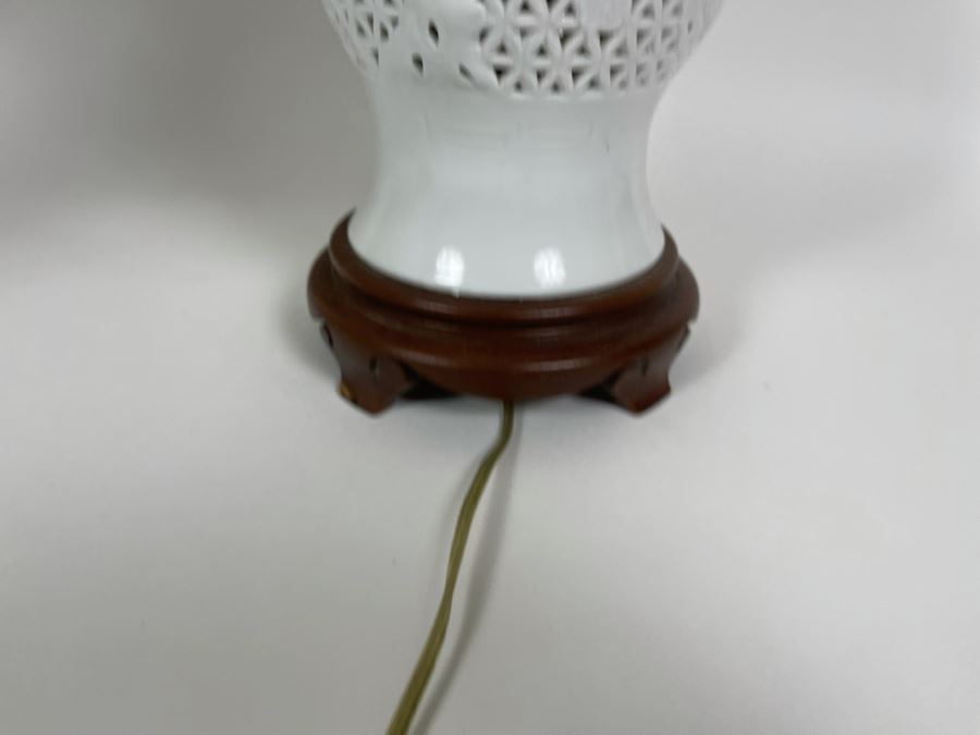 Pair Of White Chinoiserie Table Lamps 29H [Photo 8]