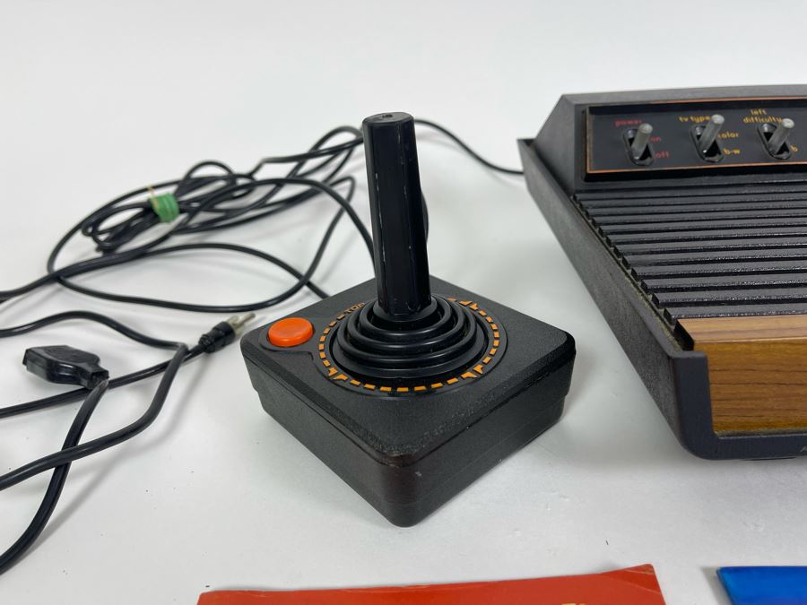 Original ATARI 2600 Video Computer System Video Game System With Original Owner's Manual, Joystick, Paddle Controllers & Driving Controllers - Note Missing Power Cord [Photo 7]