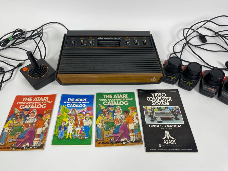 Original ATARI 2600 Video Computer System Video Game System With Original Owner's Manual, Joystick, Paddle Controllers & Driving Controllers - Note Missing Power Cord [Photo 3]