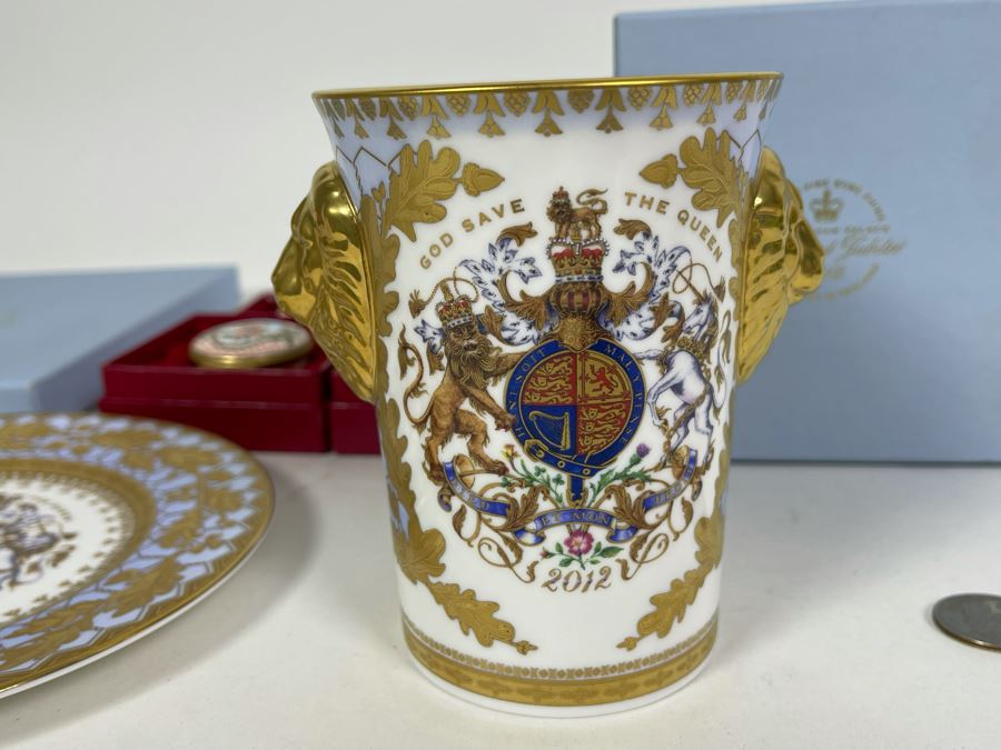 Pair Of Halcyon Days Christmas Boxes With Original Boxes From 1983 & 1984 Plus Buckingham Palace Diamond Jubilee English Cup And Plate From 2012 With Original Boxes [Photo 8]