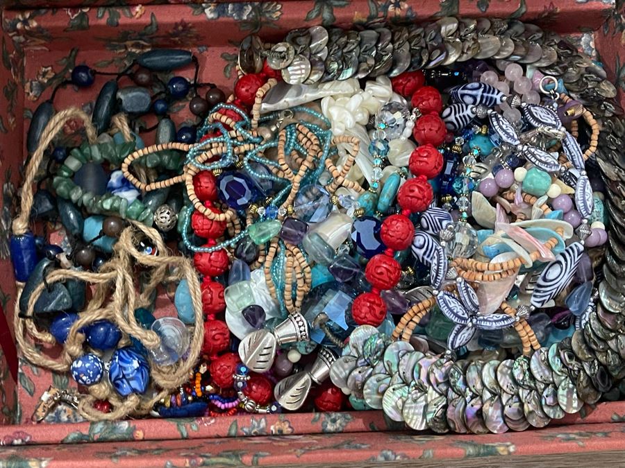 Costume Jewelry Lot - See Photos [Photo 13]