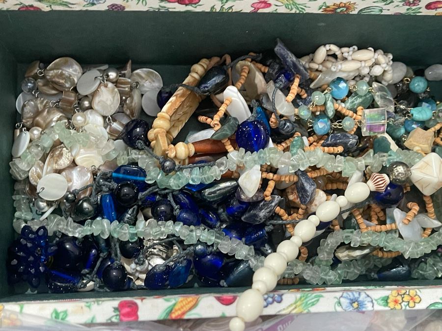 Costume Jewelry Lot - See Photos [Photo 15]