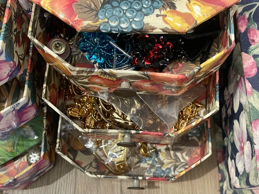 Costume Jewelry Lot - See Photos [Photo 6]