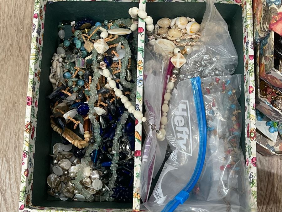 Costume Jewelry Lot - See Photos [Photo 14]