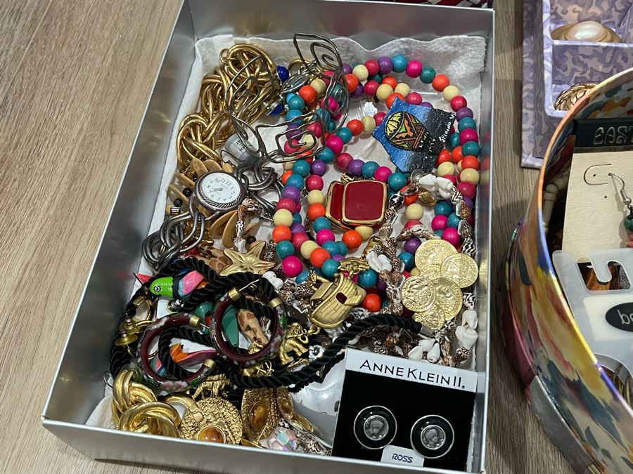 Costume Jewelry Lot - See Photos [Photo 21]