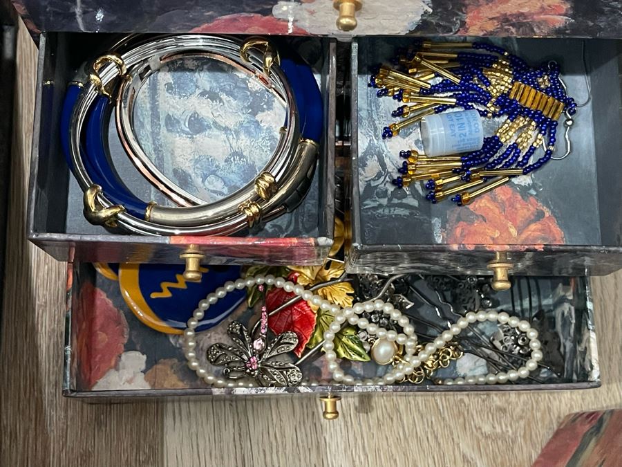 Costume Jewelry Lot - See Photos [Photo 10]