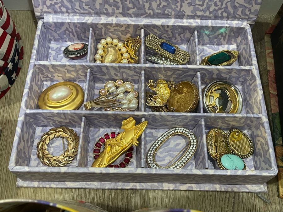 Costume Jewelry Lot - See Photos [Photo 20]