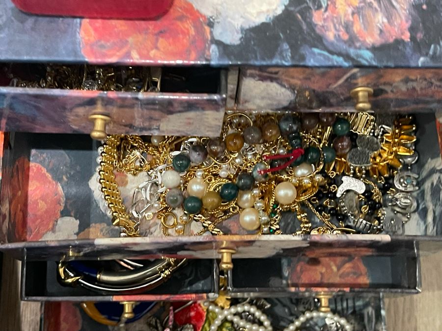 Costume Jewelry Lot - See Photos [Photo 9]