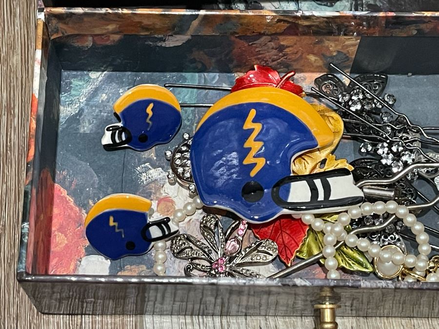 Costume Jewelry Lot - See Photos [Photo 11]