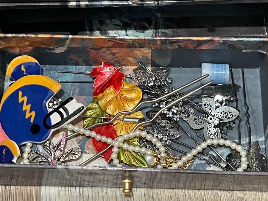 Costume Jewelry Lot - See Photos [Photo 12]