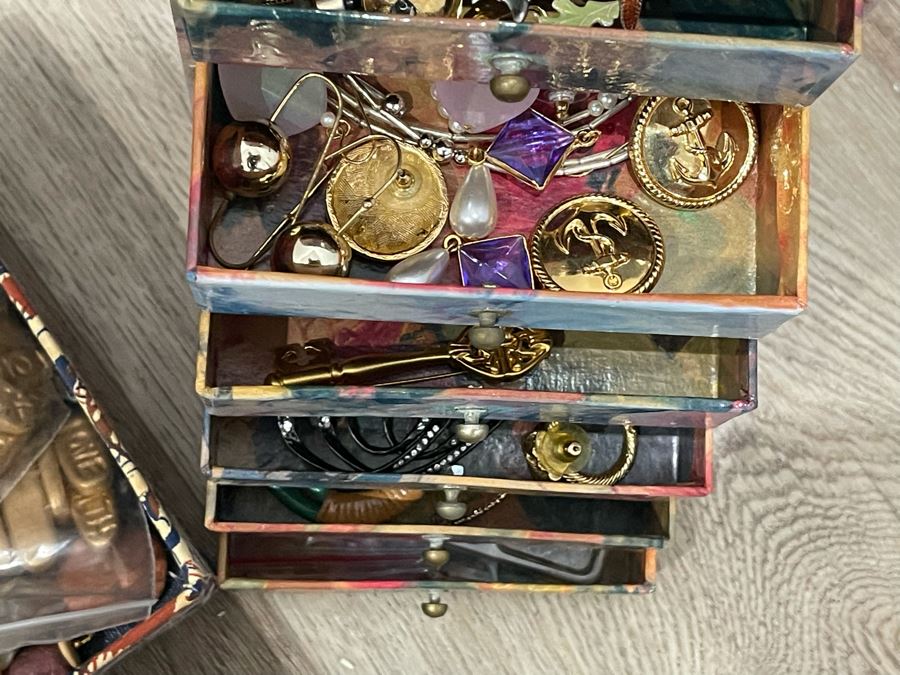 Costume Jewelry Lot - See Photos [Photo 6]