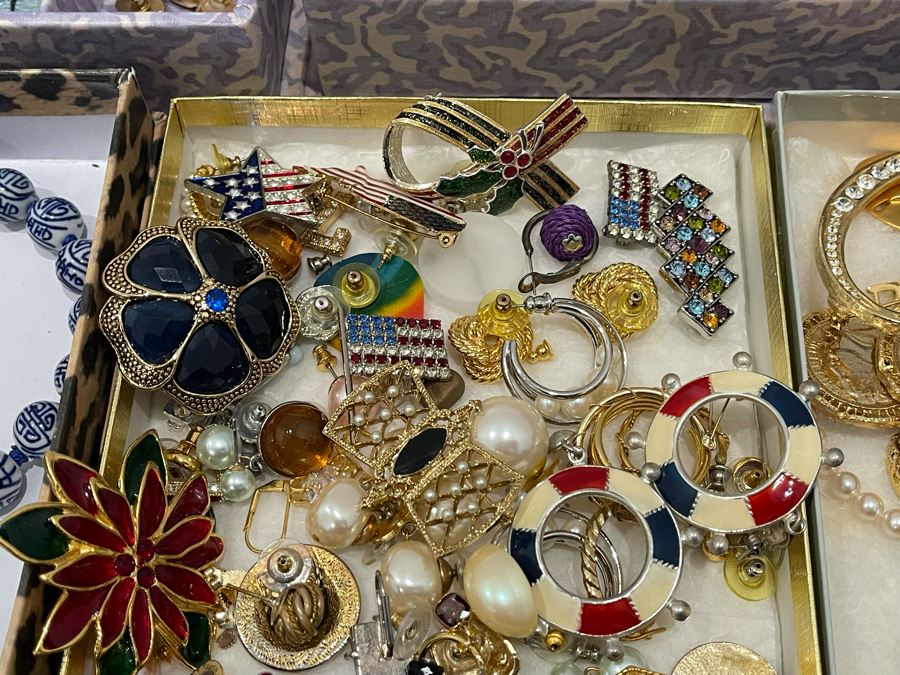 Costume Jewelry Lot - See Photos [Photo 6]