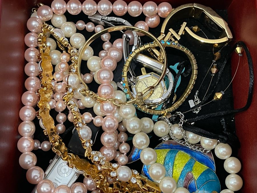 Costume Jewelry Lot - See Photos [Photo 13]