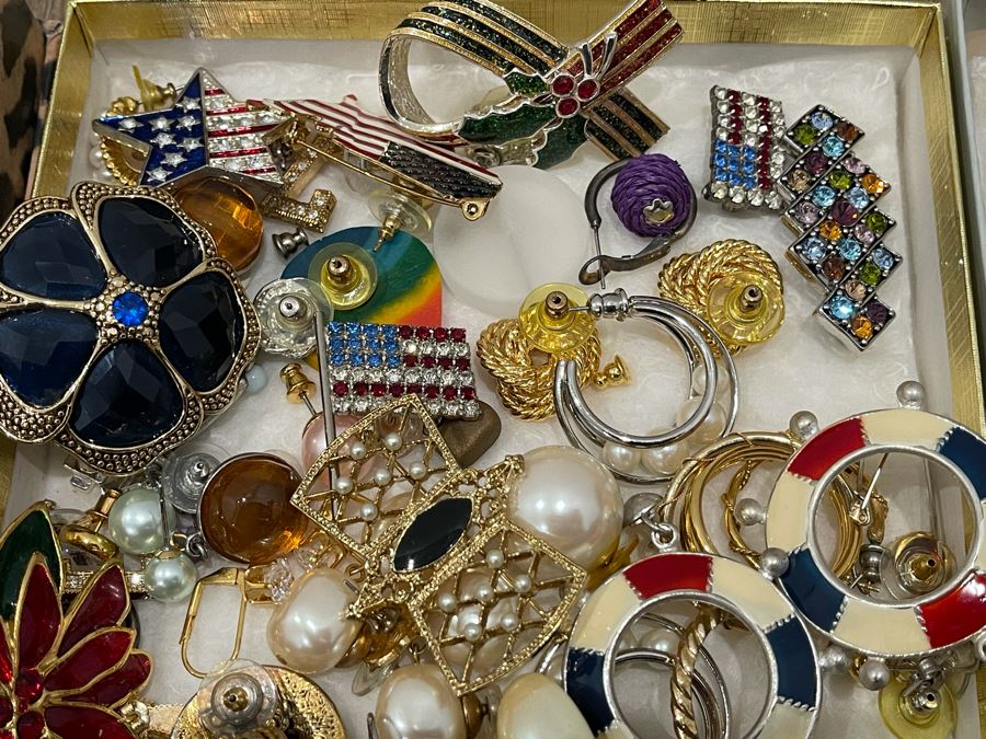 Costume Jewelry Lot - See Photos [Photo 19]