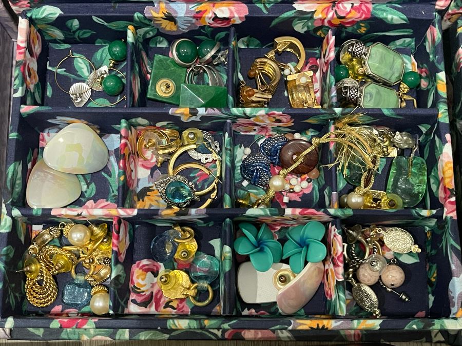 Costume Jewelry Lot - See Photos [Photo 16]