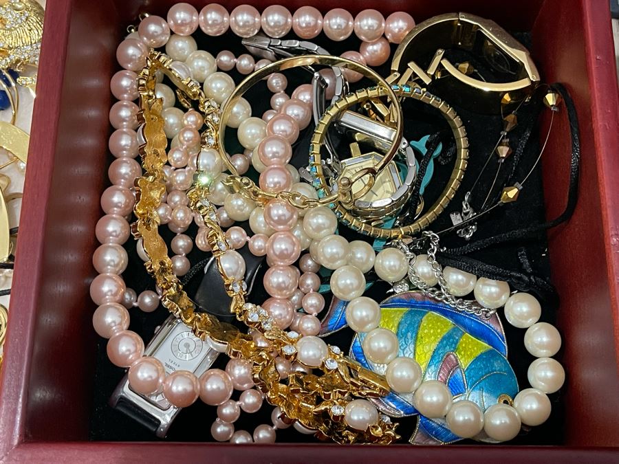 Costume Jewelry Lot - See Photos [Photo 12]