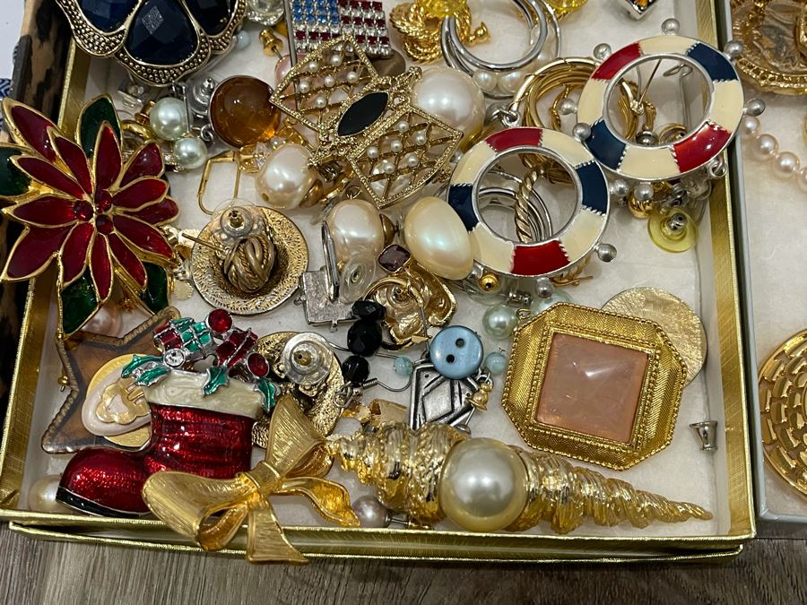 Costume Jewelry Lot - See Photos [Photo 15]