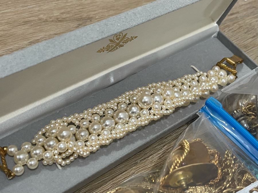 Costume Jewelry Lot - See Photos [Photo 16]