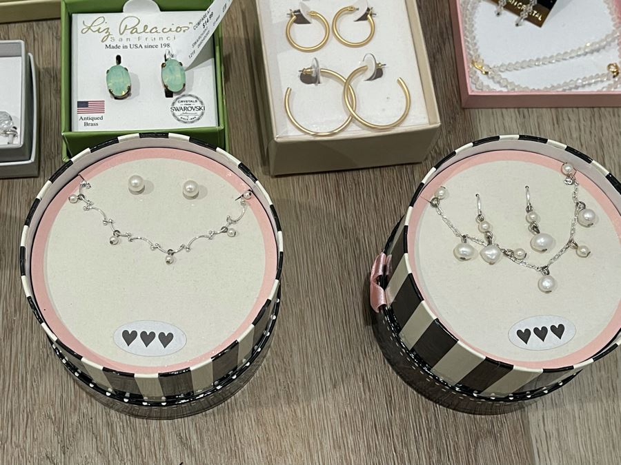 Costume Jewelry Lot - See Photos [Photo 4]