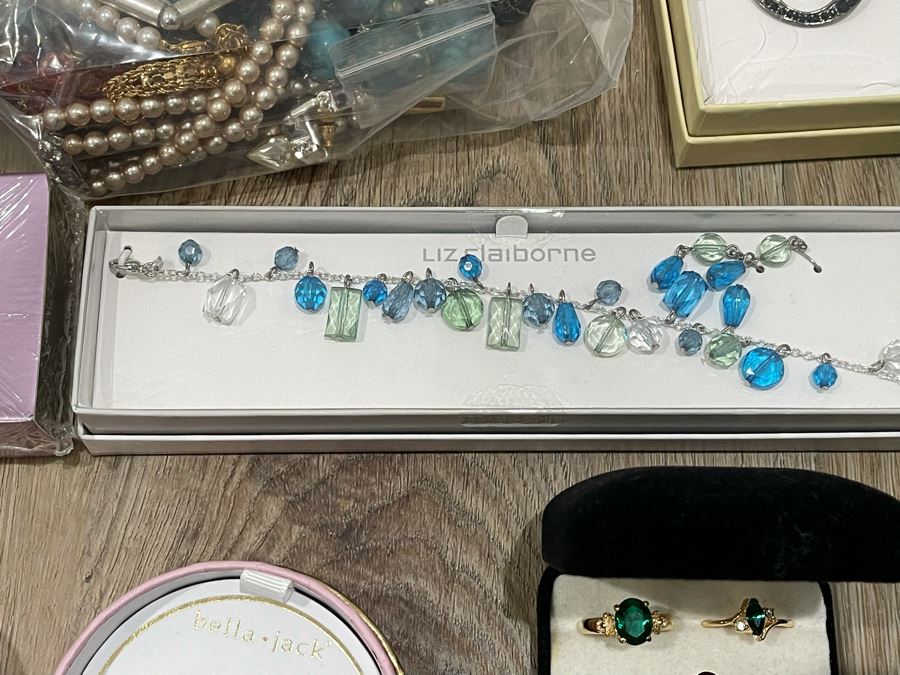 Costume Jewelry Lot - See Photos [Photo 18]