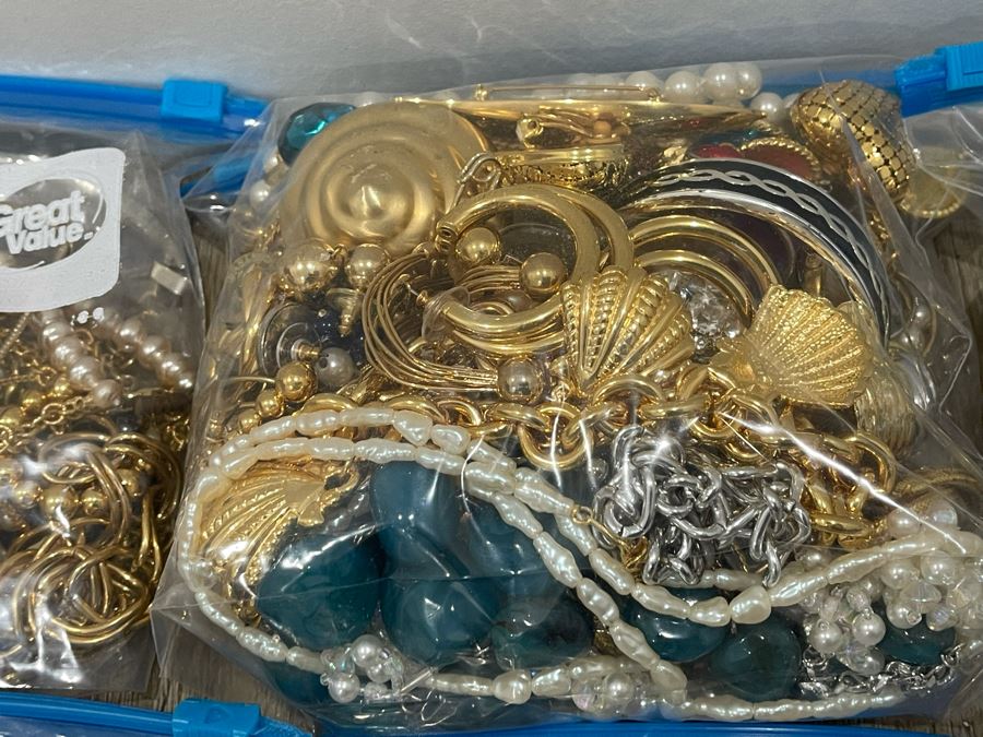 Costume Jewelry Lot - See Photos [Photo 14]