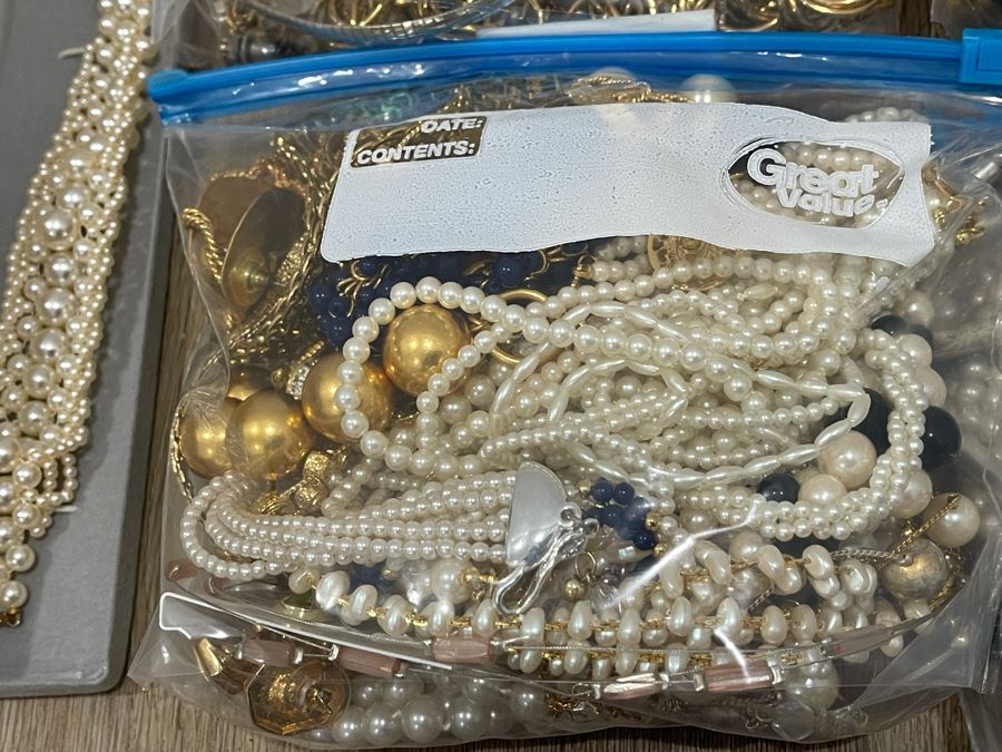 Costume Jewelry Lot - See Photos [Photo 13]
