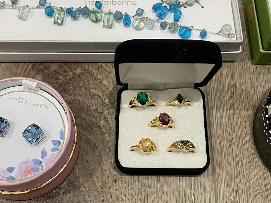 Costume Jewelry Lot - See Photos [Photo 3]