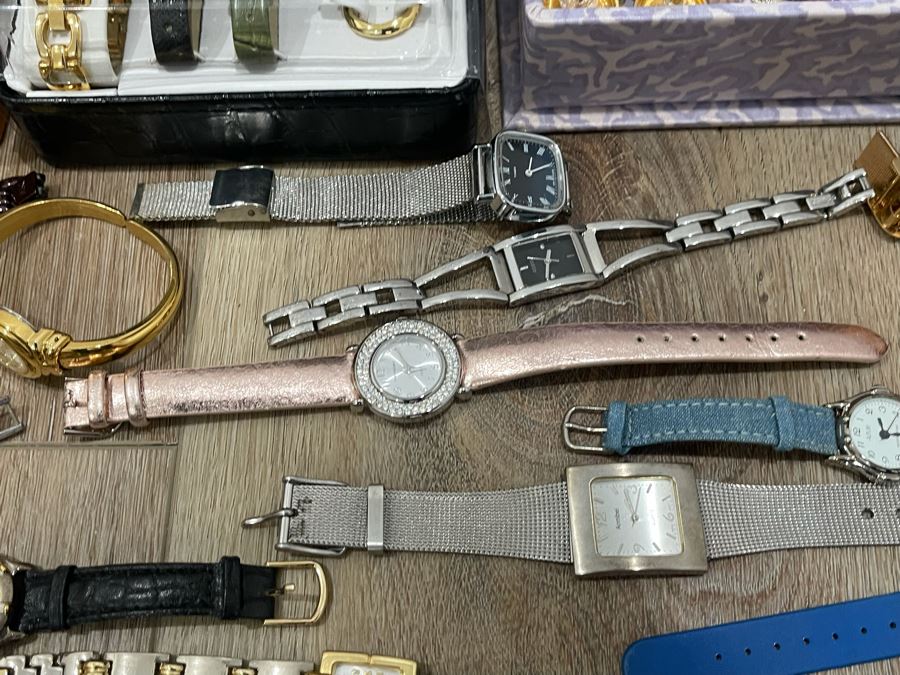 Costume Jewelry Lot - See Photos [Photo 15]