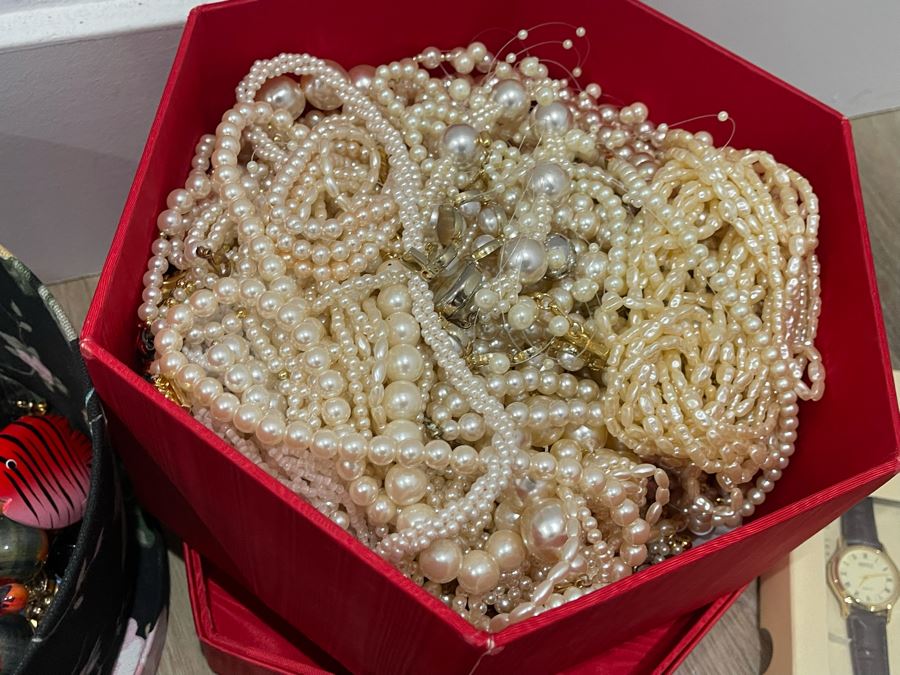 Costume Jewelry Lot - See Photos [Photo 8]