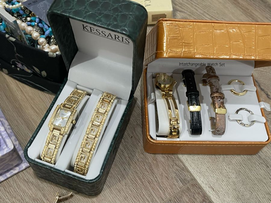 Costume Jewelry Lot - See Photos [Photo 12]