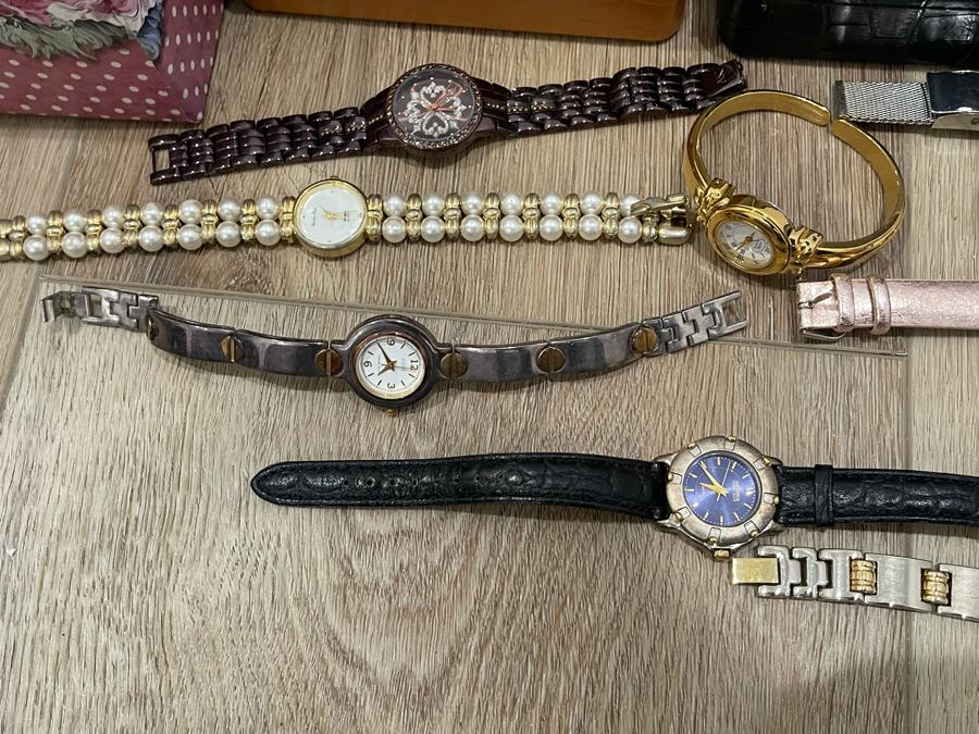 Costume Jewelry Lot - See Photos [Photo 16]