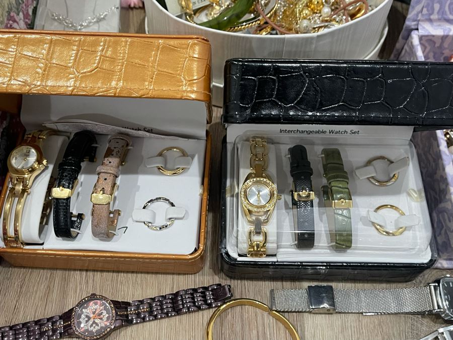 Costume Jewelry Lot - See Photos [Photo 11]