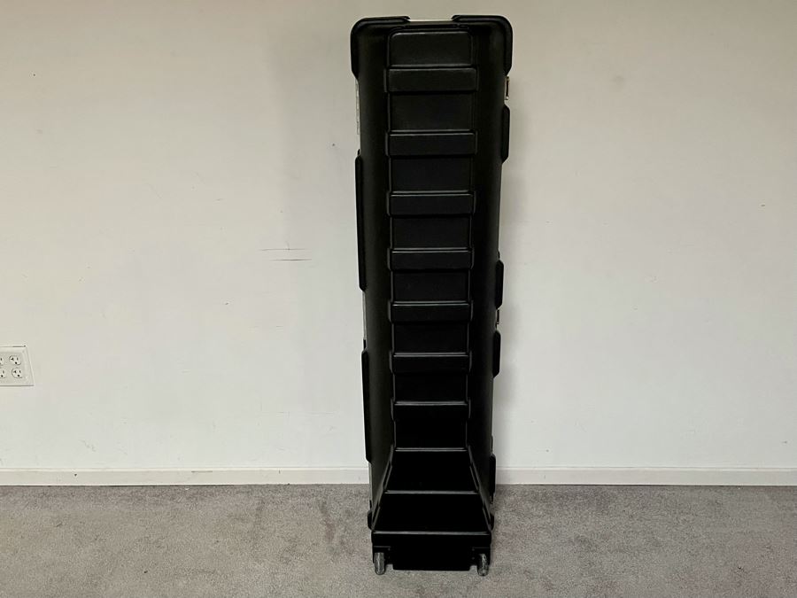 Hard Shell SKB Golf Travel Case With Casters And Keys 52L [Photo 4]