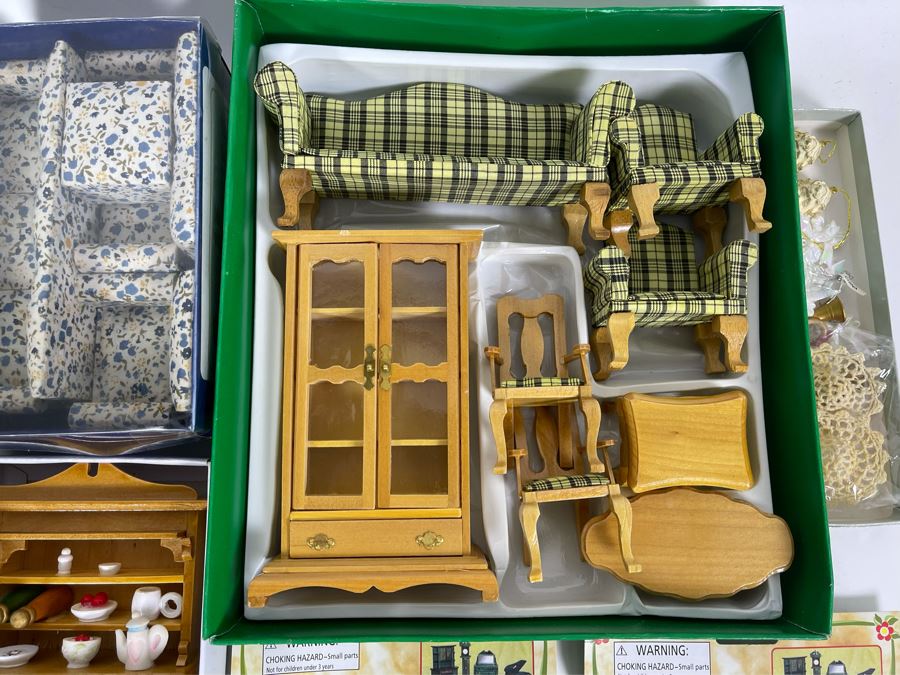 Lot Of Wooden Doll Furniture [Photo 4]