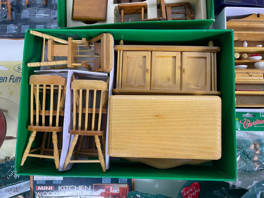 Lot Of Wooden Doll Furniture [Photo 5]
