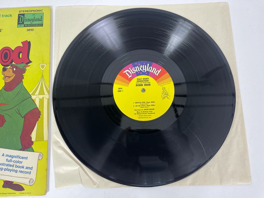 Vintage Disneyland Record Walt Disney Story And Songs From Robin Hood With Illustrated Book [Photo 3]