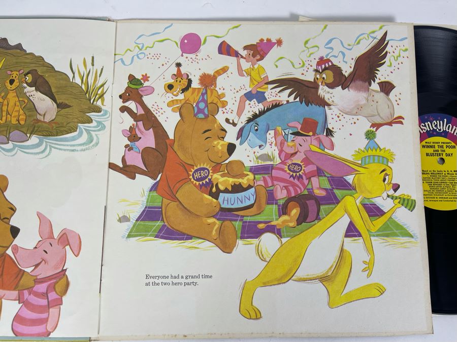 Vintage Disneyland Record Walt Disney Presents Winnie The Pooh And The Blustery Day With Illustrated Book [Photo 7]