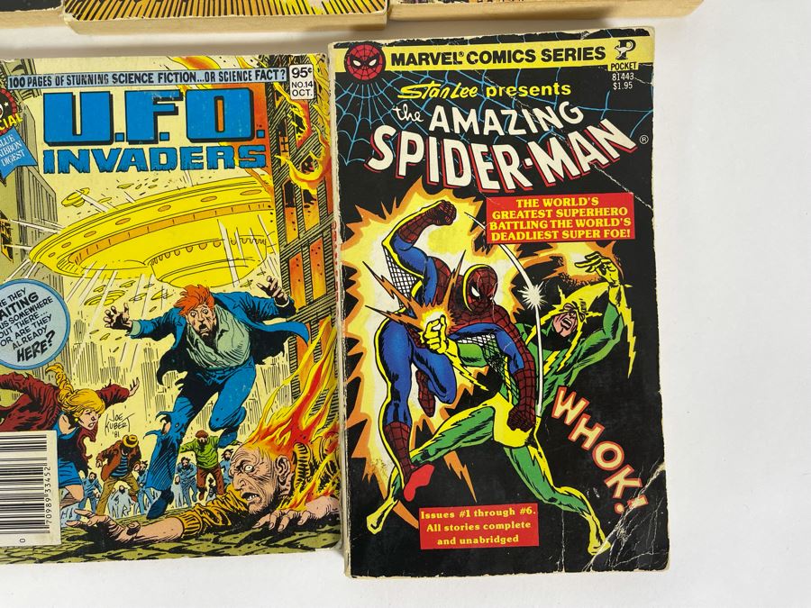 (11) Paperback Marvel / DC Comic Books Spider-Man, Hulk, Doctor Strange, Superman, Fantastic Four [Photo 8]