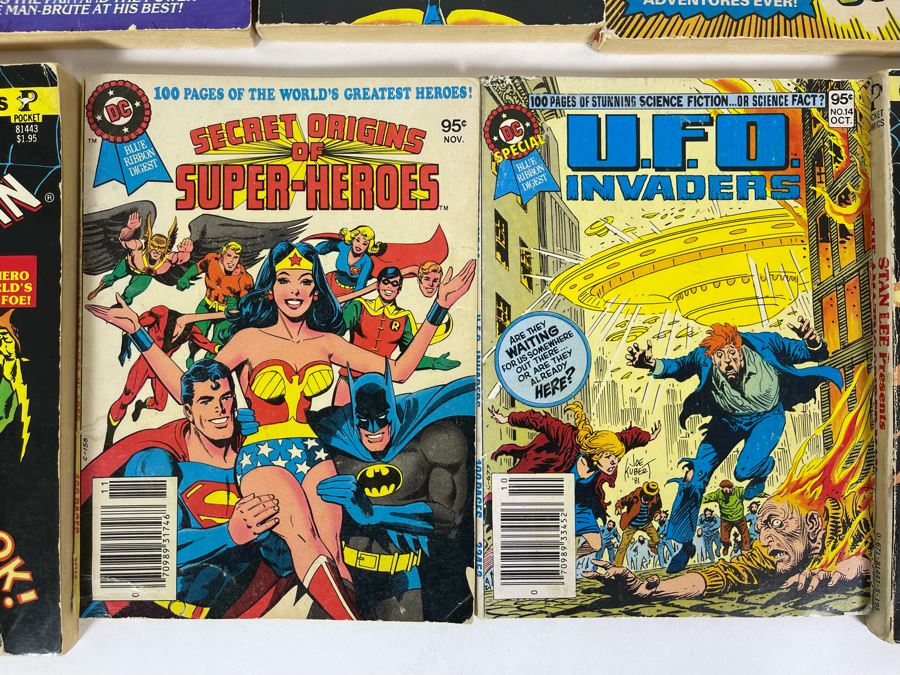 (11) Paperback Marvel / DC Comic Books Spider-Man, Hulk, Doctor Strange, Superman, Fantastic Four [Photo 7]