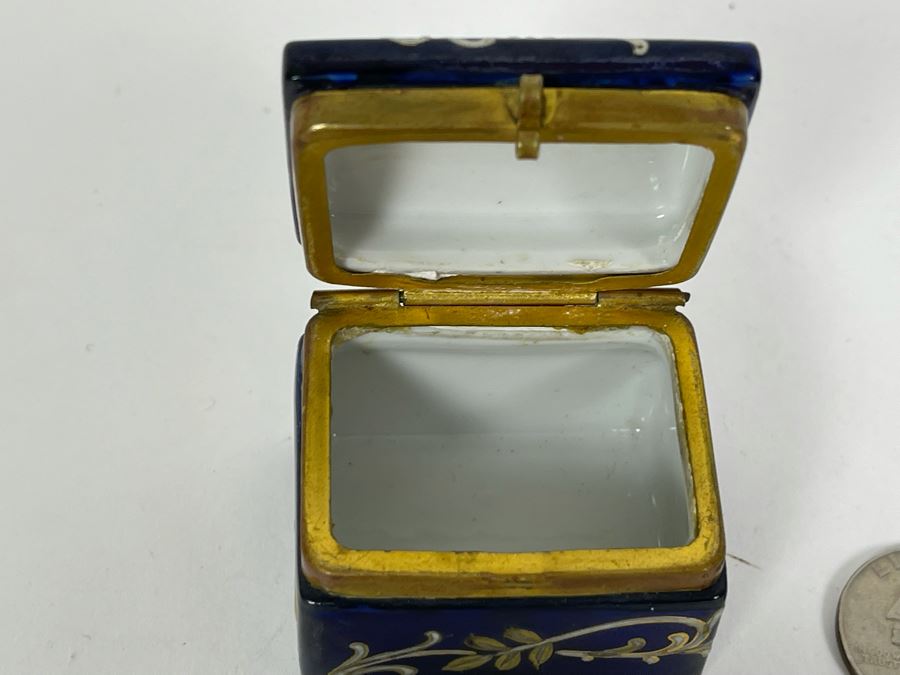 Pair Of Hand Painted Vintage English Porcelain Boxes [Photo 11]