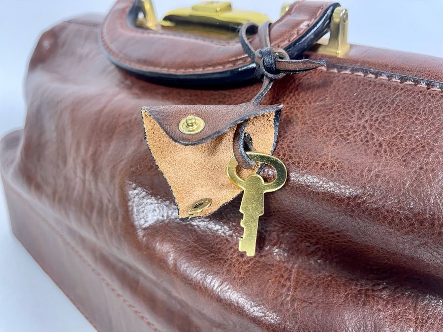 Leather Doctors Bag With Key 14.5W X 7D X 8.5H [Photo 8]