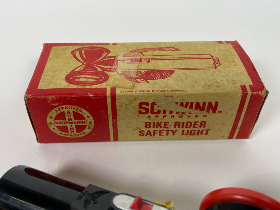 Vintage 1974 Schwinn Bike Rider Safety Light Part No 05 816 [Photo 6]