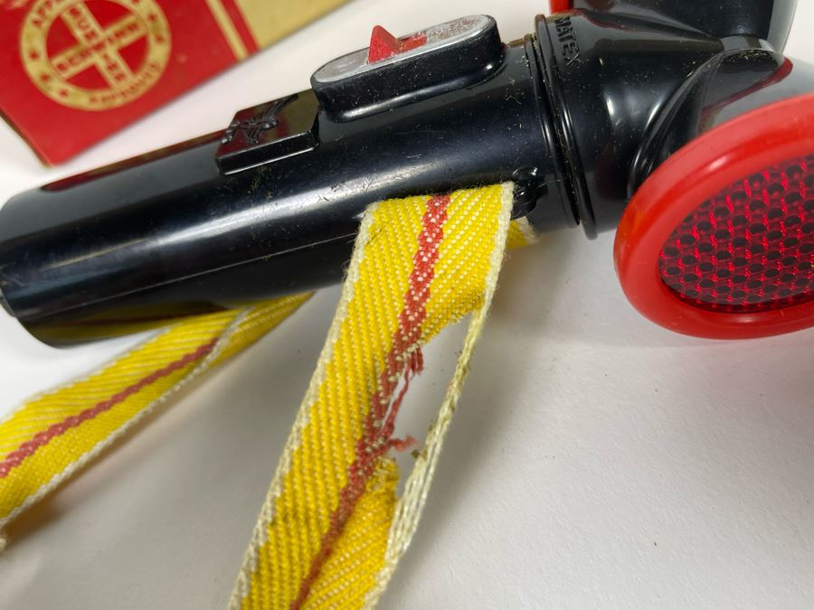 Vintage 1974 Schwinn Bike Rider Safety Light Part No 05 816 [Photo 4]