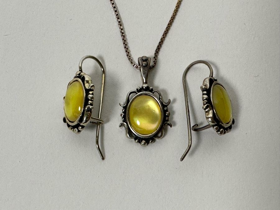 Sterling Silver Pendant With 18' Sterling Chain And Matching Sterling Earrings 7.7g [Photo 4]