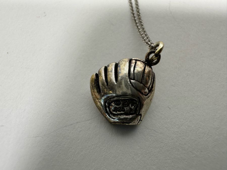Sterling Silver Baseball Glove Pendant With 18' Sterling Chain 4.6g [Photo 5]